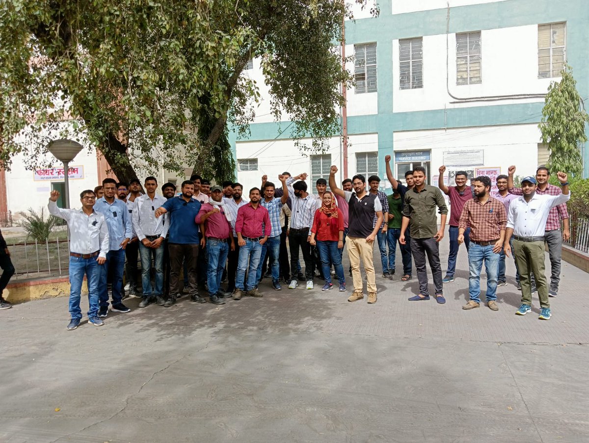 RadheSisodia's tweet photo. We come together for what we deserve.
#13जून_JEN_महापडाव #13june #JenEkta #Engineers #RVUNL @RVUN https://t.co/DWD7fu88Gq