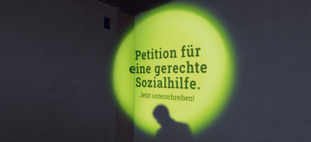 engagiertjetzt's tweet photo. Mirian aus Brasilien arbeitet als Haushaltshilfe. Doch ihr Lohn reicht nicht aus für ihre kleine Familie. Bei Sozialhilfebezug würde der Entzug ihres B-Ausweises drohen. Das darf nicht sein! Jetzt Petition unterschreiben! https://t.co/TfYY7D1EEq https://t.co/v2loy0UFrG