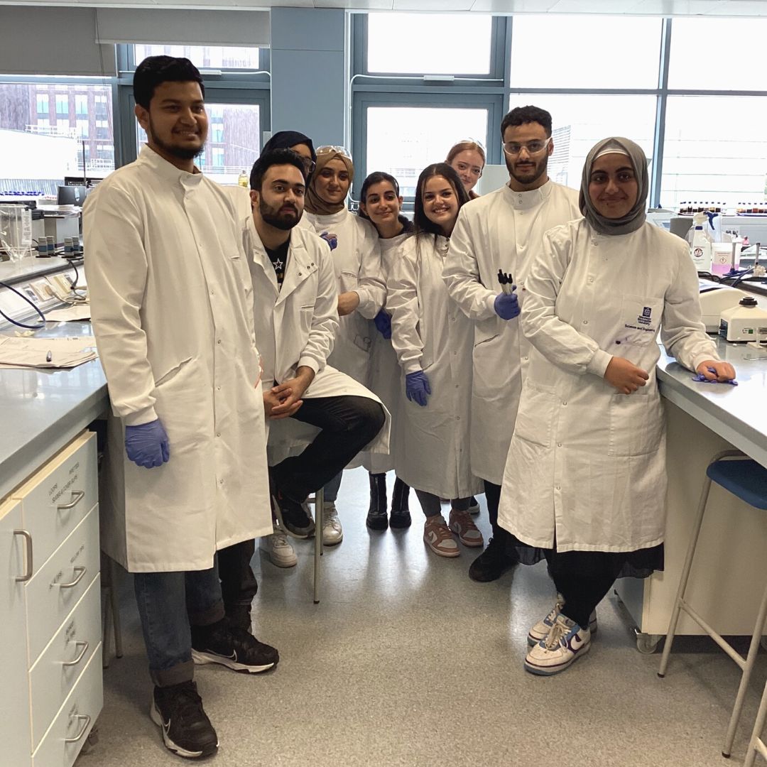 Manchester Met Science and Engineering (@mmuengage) on Twitter photo It's #BiomedicalScienceDay2022!
Our students are getting involved in #LiveLabs as part of <a href="/ManMetRise/">Rise @ MMU</a> - practical sessions to experience NHS style learning and diagnoses.
Here's some of them in action in the labs this week investigating 'NHS Outbreak Live'
#AtTheHeartOfHealthcare It's #BiomedicalScienceDay2022!
Our students are getting involved in #LiveLabs as part of <a href="/ManMetRise/">Rise @ MMU</a> - practical sessions to experience NHS style learning and diagnoses.
Here's some of them in action in the labs this week investigating 'NHS Outbreak Live'
#AtTheHeartOfHealthcare