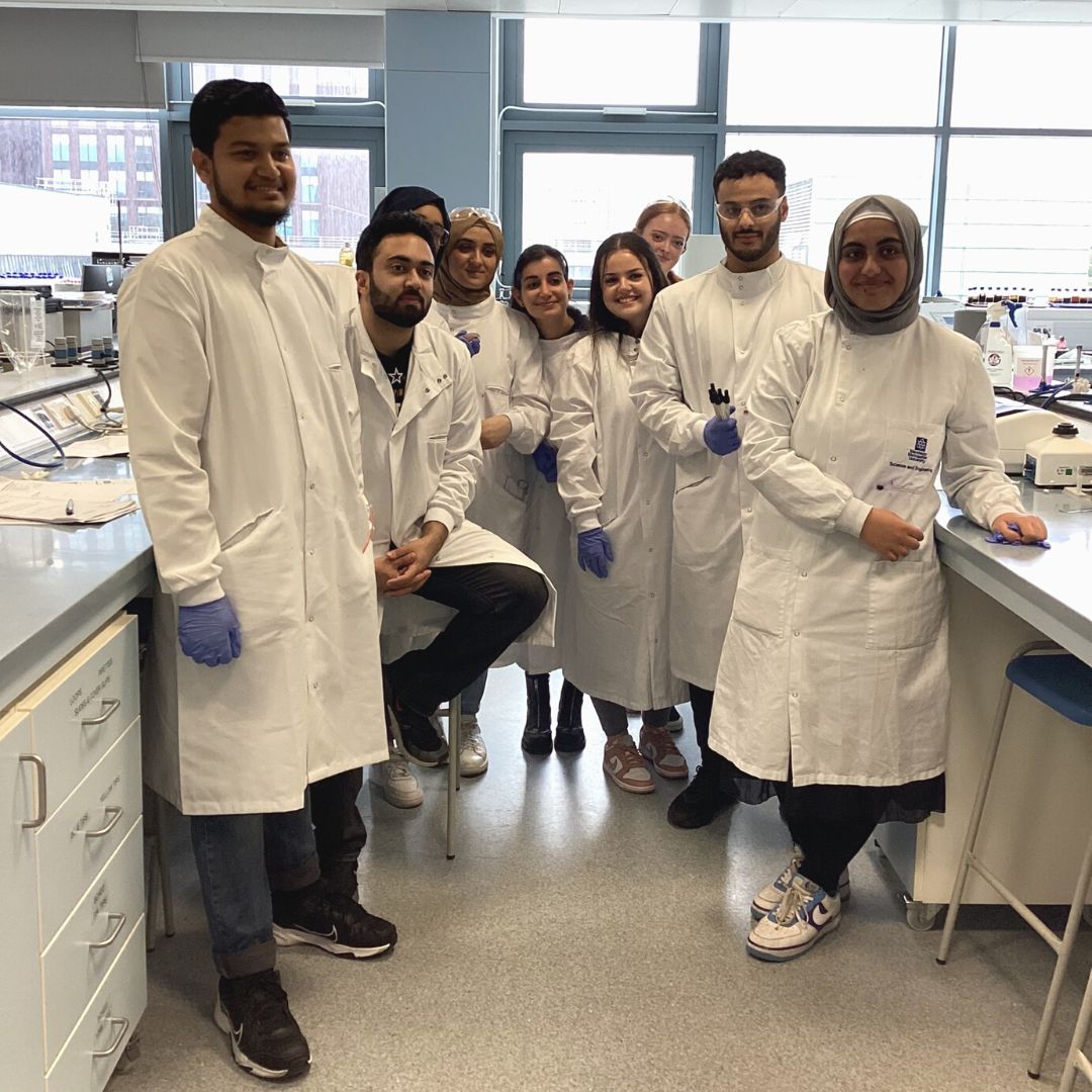 It's #BiomedicalScienceDay2022! Our students are getting involved in #LiveLabs as part of @ManMetRise - practical sessions to experience NHS style learning and diagnoses. Here's some of them in action in the labs this week investigating 'NHS Outbreak Live' #AtTheHeartOfHealthcare