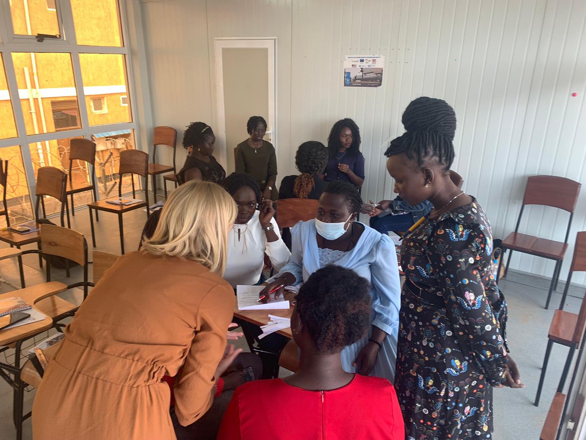 WomenLogsSSD's tweet photo. Breakout groups to practice interviewing #SouthSudan #WiLN #womenempowerment @IOMSouthSudan @logcluster @CareSouthSudan @Tearfund https://t.co/eJhXNWFnD9