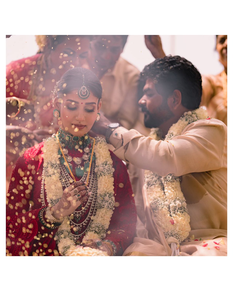 charu_mathii's tweet photo. Happy married life ❤️ @VigneshShivN  #Nayanthara https://t.co/jwpPGJlkKl