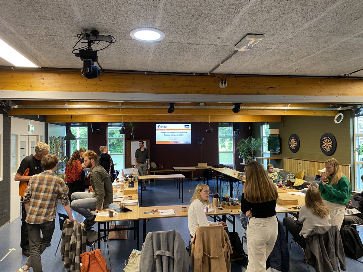 SamenViaa's tweet image. Een mooie afsluiting van dit studiejaar @Viaa studenten (Welzijn en Samenleving) met Karin ter Horst en Marcel Wierstra in #jongerencentrumReZet over ‘Out of the box’ denken en werken…. Bedankt @kaatjehotemetoo @cindy_boerema @klussenindewijk