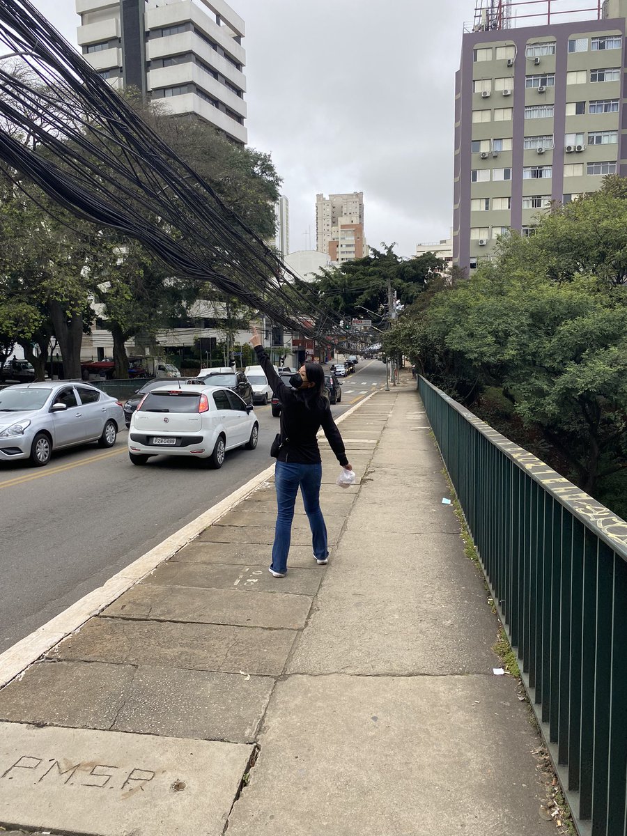 ngbrito's tweet photo. #BDSP B dia Pessoal!
E esses fios da rua Cubatão, no paraíso? Veja que a minha namorada quase alcança os fios https://t.co/09aOJtJTBa