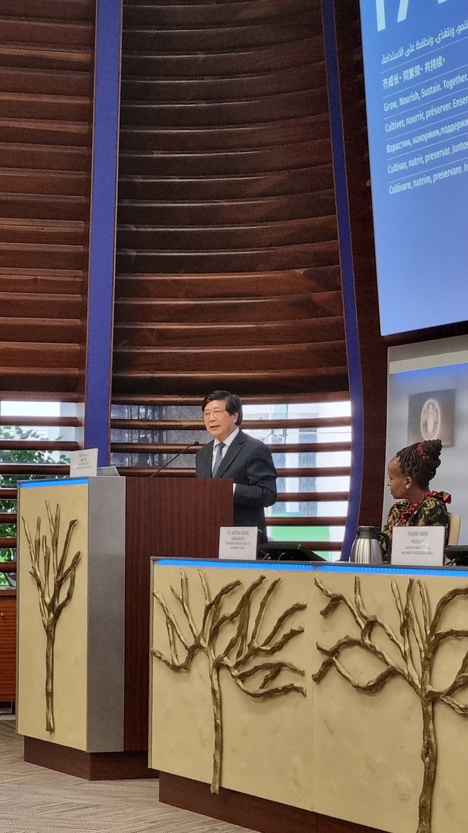 CEMAagri's tweet image. Director Jingyuan Xia wraps up the #SustainableMechanization event. The @CEMAagri @FAO MoU provides continuity to a long standing collaboration. Digitalization &amp;amp; automation,ICT tools &amp;amp; intelligent machinery will be key to face challenges and the transformation of agrofood systems