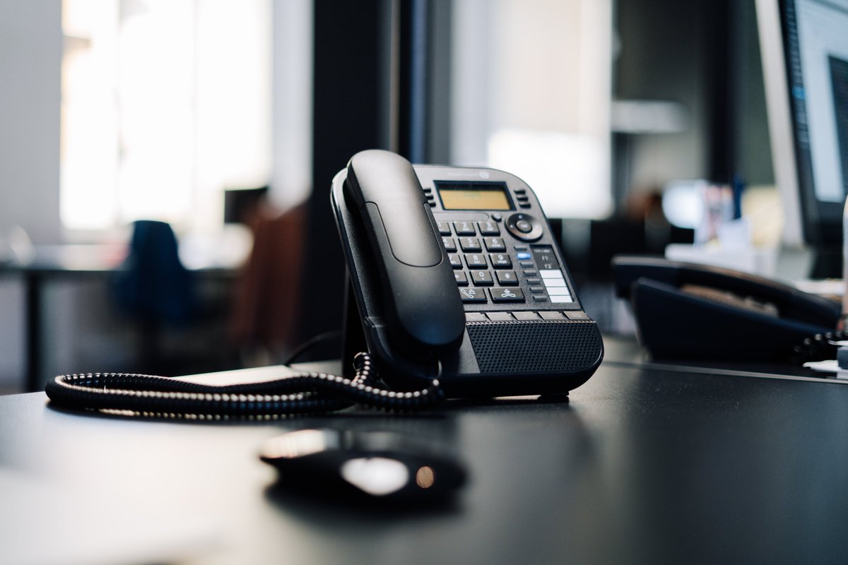PCLaptopservice's tweet photo. Nos lignes téléphoniques rencontrent actuellement des problèmes 😕. Si vous cherchez à nous joindre, vous pouvez nous contacter par mail à serviceclient@laptopservice.fr 📨  Nous revenons au plus vite ! https://t.co/cux3rdWjft