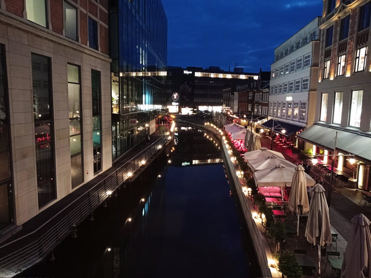 CausalHuber's tweet image. Thanks a lot @PhillipHeiler for hosting me at @AarhusUni and giving me the opportunity to meet (and eat 😉) with brilliant econometricians and present work on #CausalMachineLearning under outcome attrition: arxiv.org/abs/2012.00745
