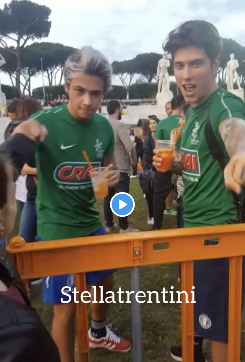 labimbadifede's tweet photo. Nel 2018, quando Benji e fede parteciparono ai giochi senza barriere, ad un certo punto quando dovevano iniziare a fare i giochi io grido “AHO VINCETE”, non credevo che mi sentissero. Beh sono venuti e mi hanno dato il Pugnetto, c’era anche Filippo e io tipo super imbarazzata 😂 https://t.co/hRRnQpMGoK