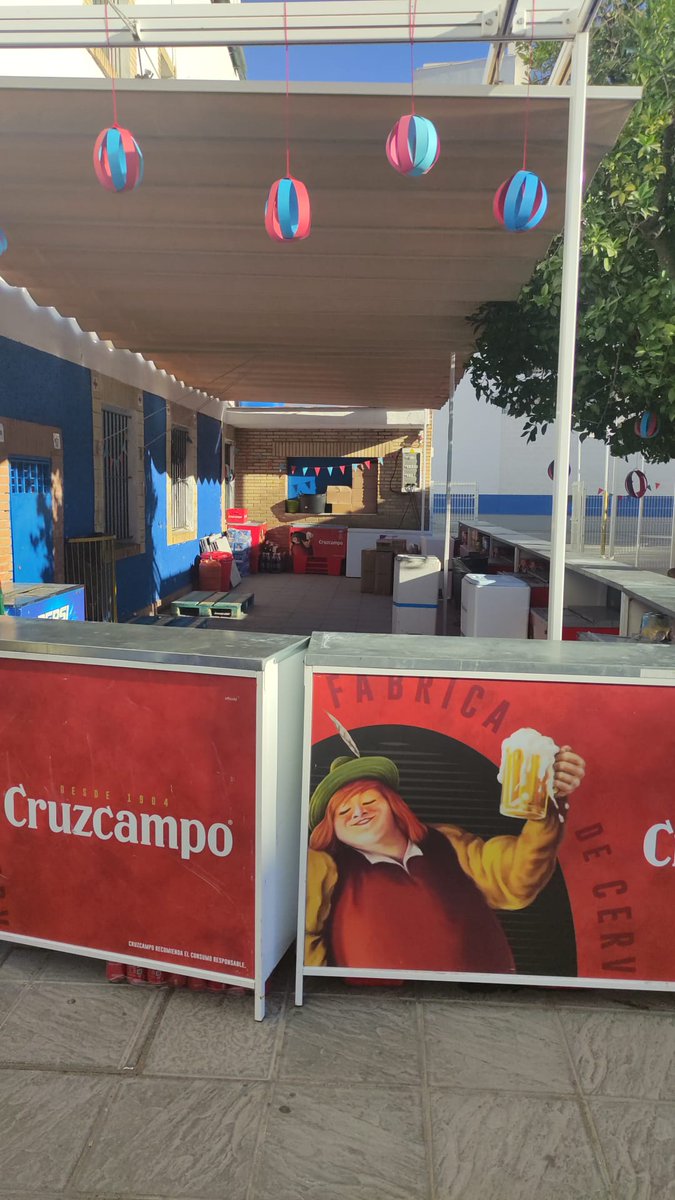 CBeaterioFEST's tweet photo. Hoy, para atender al estreno de "Fea y con Gracia", estarán sirviendo bebidas y tapeo en la barra del patio. A partir de 19:45 abriremos las puertas para los asistentes. Recordad que hay servicio de guardería para las familias que tengan entrada
 #SantisimaTrinidad #go #somosfest https://t.co/UAvtRXQEpX