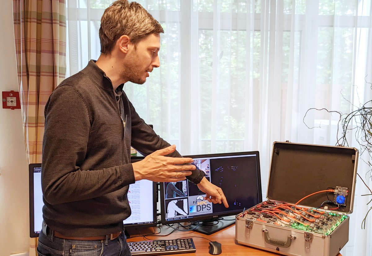 VSCluster's tweet photo. One of many fun encounters at #ASHPC22 was Cluster Coffer - a miniature #supercomputer used for public outreach and teaching parallel programming & #HPC.
Although aimed mostly at non-experts, the mobile cluster entertained us all. Thanks @uniinnsbruck! https://t.co/TIgRa2SRYr https://t.co/q7T9xWW8of
