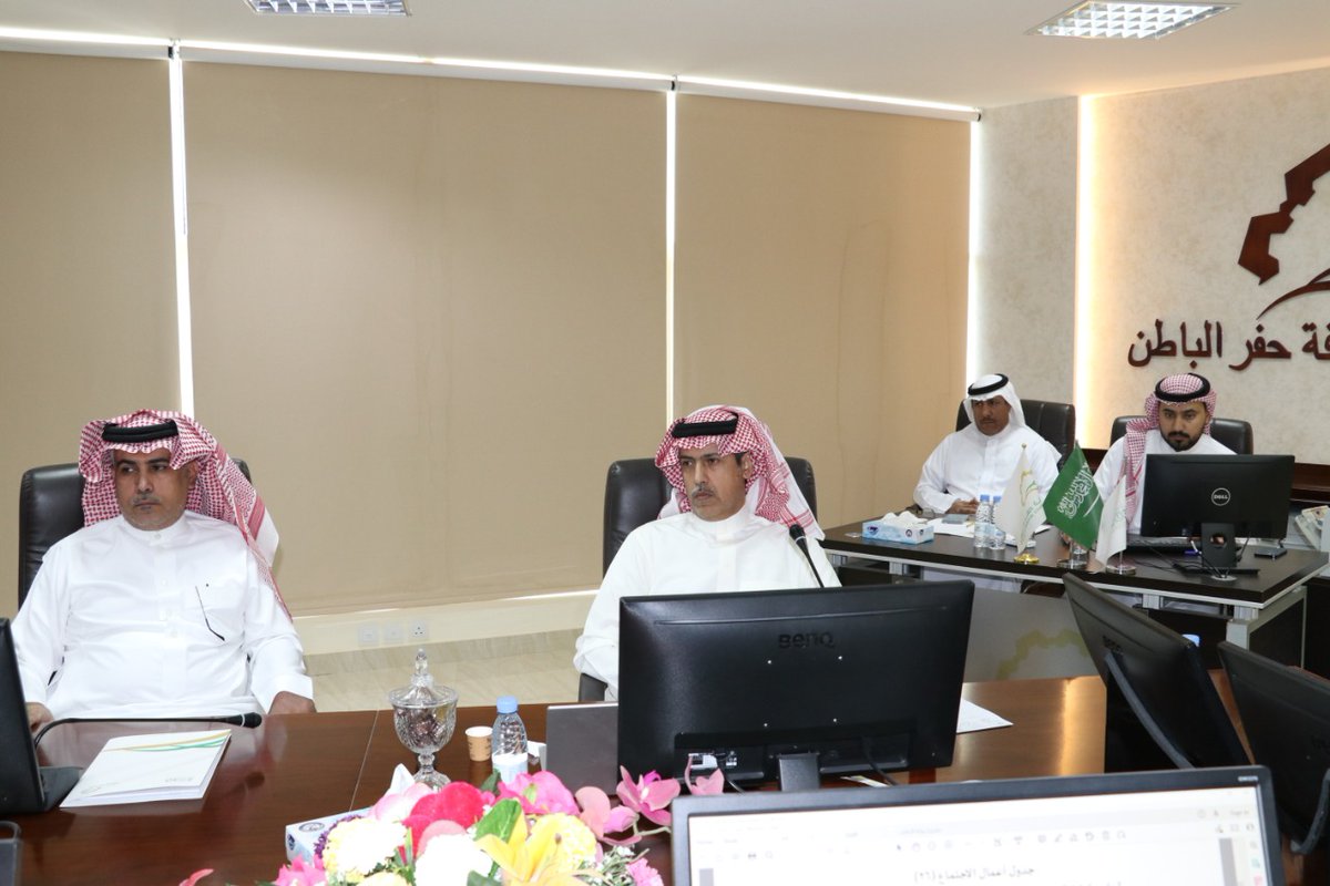 hafrchamber's tweet photo. #يحدث_الآن مجلس إدارة #غرفة_حفرالباطن يعقد اجتماعة رقم (26) برئاسة نائب رئيس مجلس الإدارة، الاستاذ/ متعب بن مدالله المطيري، وبحضور اعضاء مجلس الإدارة ويناقش الاعمال المدرجة على جدول الاعمال. https://t.co/kDJT3Enhfa