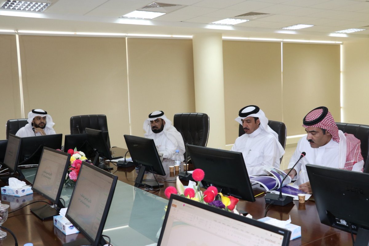 hafrchamber's tweet photo. #يحدث_الآن مجلس إدارة #غرفة_حفرالباطن يعقد اجتماعة رقم (26) برئاسة نائب رئيس مجلس الإدارة، الاستاذ/ متعب بن مدالله المطيري، وبحضور اعضاء مجلس الإدارة ويناقش الاعمال المدرجة على جدول الاعمال. https://t.co/kDJT3Enhfa