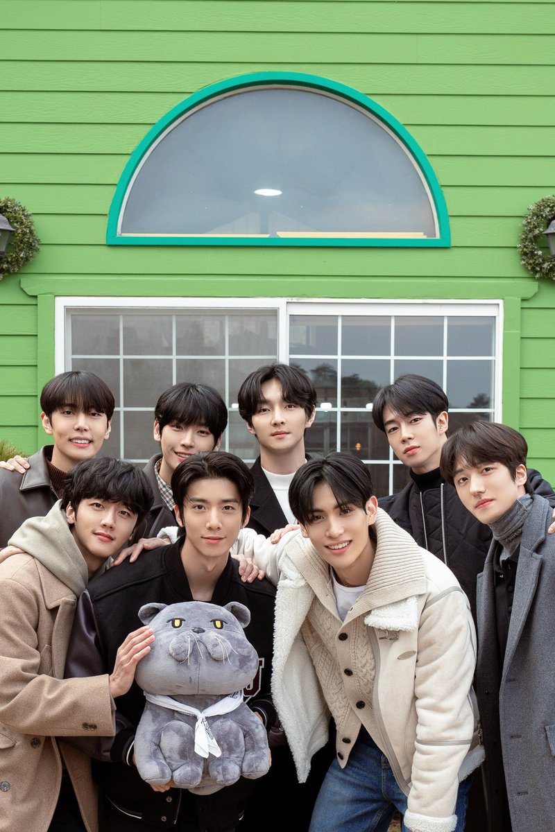 summerrrrbreeze's tweet photo. sayangku ganteng semuaa loff ❤️‍🔥 @SF9official https://t.co/H0muDbjOQA