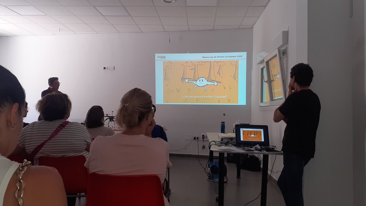 Hoy en las jornadas "somos digital" estamos volando drones con Ramón y Valentín en  #VuelaGuadalinfo <a href="/VuelaGuadalinfo/">@VuelaGuadalinfo</a> <a href="/CGCuevasCampo/">guadalinfo.cuevasdelcampo</a> @CGBenalua