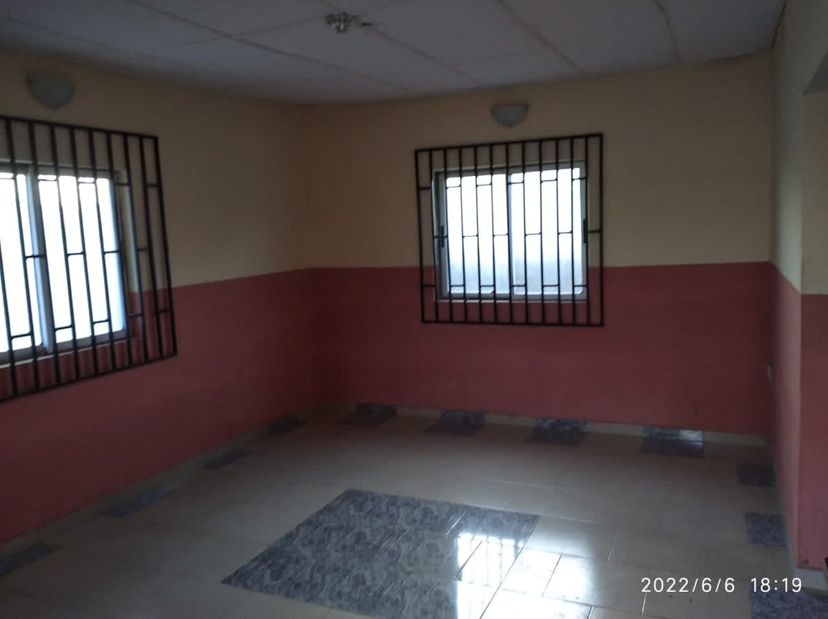 Komoo_OmoObokun's tweet photo. AVAILABLE FOR LETTING 
A room and parlor self contained apartment behind OT&amp;D Gas, Owode Ede.. Fully tiled, paved compound, prepaid meter, water running, 2 toilets. 
Rent; #150,000.

08101826057
@Osogbostories @Cuttiemercy1 https://t.co/HAXH215nJl