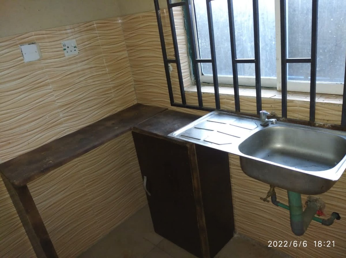 Komoo_OmoObokun's tweet photo. AVAILABLE FOR LETTING 
A room and parlor self contained apartment behind OT&amp;D Gas, Owode Ede.. Fully tiled, paved compound, prepaid meter, water running, 2 toilets. 
Rent; #150,000.

08101826057
@Osogbostories @Cuttiemercy1 https://t.co/HAXH215nJl