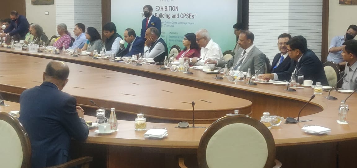 BSNLCorporate's tweet photo. Hon'ble Union Minister for Finance &amp; Corporate Affairs, Smt. @nsitharaman and @cmoGuj Shri Bhupedrabhai Patel inaugurated the "Nation Building and CPSEs" exhibition at #AKAMMegaShow at Gandhinagar, Gujarat today. @cmdbsnl &amp; team #BSNL joined a high tea meeting with the Hon'ble FM https://t.co/9yJN3J71BW