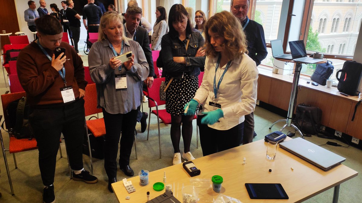 BorderSens's tweet image. Happy to share with you some pictures of the presentation and demo given by Florine Joosten from @KDeWaelLab during the workshop “Decentralization of forensic laboratories, challenges and opportunities”, at #EAFS2022. #H2020 #ResearchImpactEU #drugdetection #electrochemistry