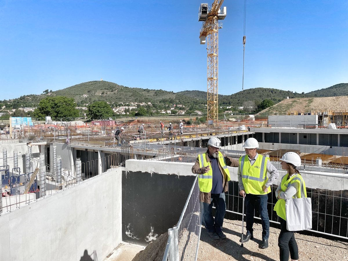 JCPetrigny's tweet photo. Aujourd'hui j'ai pu effectuer une visite de chantier pour constater l'avancée du futur centre aqualudique de DLVAgglo.
J'en profite pour partager avec vous quelques clichés, et féliciter l'ensemble des entreprises et ouvriers présents sur place. Bravo à tous 👏 https://t.co/UU0PXFmoC2