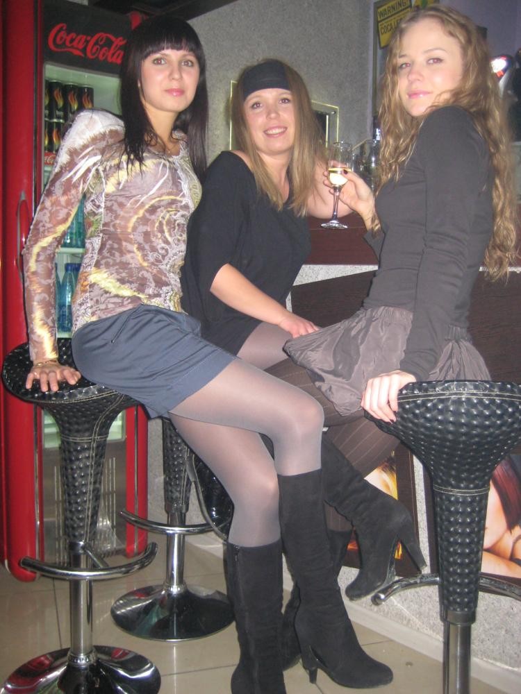 Amateur Pantyhose On Twitter Girlfriends Posing In Boots And Pantyhose 