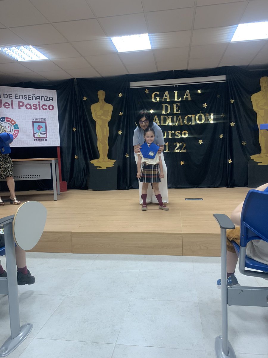VirgendelPasico's tweet photo. Esta semana estamos de graduaciones. ¡Enhorabuena a todos! Estamos muy orgullosos de vosotros, a comenzar con la misma ilusión y ganas la siguiente etapa. https://t.co/Cy2FOKfkws