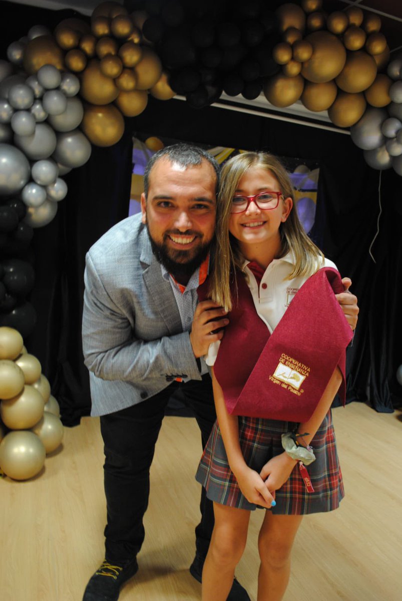 VirgendelPasico's tweet photo. Esta semana estamos de graduaciones. ¡Enhorabuena a todos! Estamos muy orgullosos de vosotros, a comenzar con la misma ilusión y ganas la siguiente etapa. https://t.co/Cy2FOKfkws