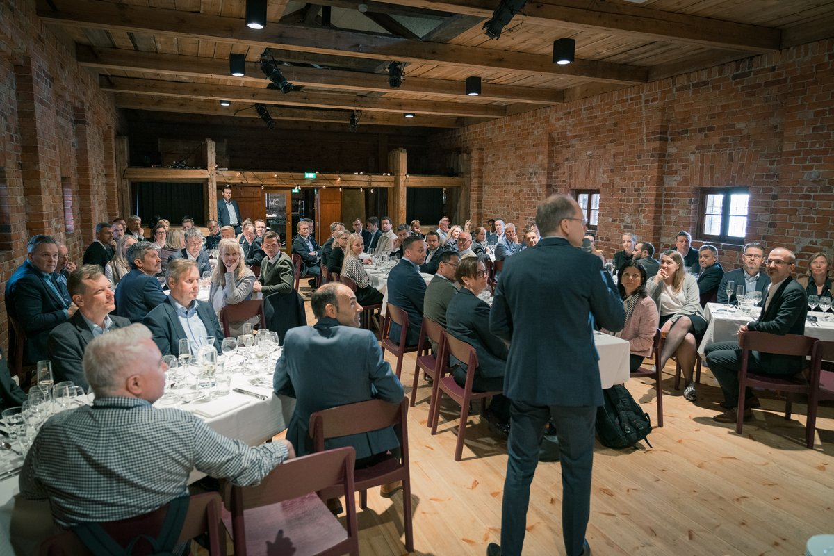 More than 80 @wartsilacorp leaders converged in #Helsinki recently as we discussed how we’re progressing on shaping the #decarbonisation of marine & energy; #Leadership; the importance of #innovation and #partnerships; and Continuous Improvement.
https://t.co/tHKlNALazm https://t.co/vkN9lvkZqM