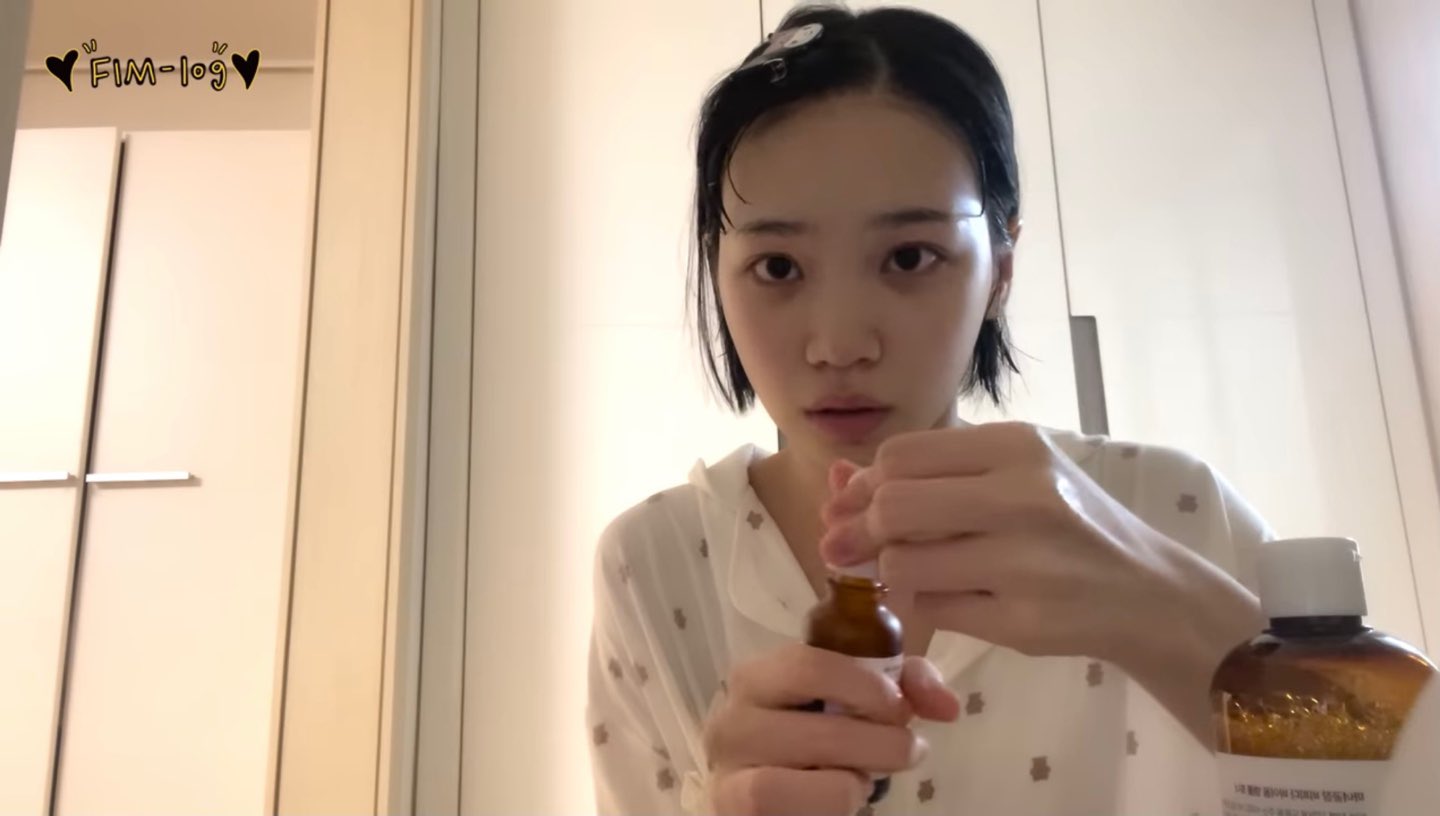 K Beauty 코리아 뷰티 Lesselafim チェウォン の愛用スキンケアが気になる はっきりと画面に映ってはいませんが ファンの間で 魔女工場 のアイテムなのでは と予想されています チェウォンのような卵肌に憧れる 韓国 スキンケア 韓国コスメ