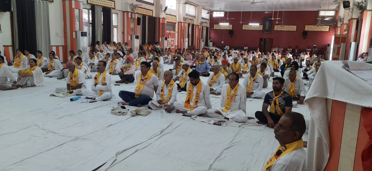 श्री देवी तालाब मंदिर, जालंधर, पंजाब में संगठन के प्रांतीय सम्मेलन में कार्यकर्ताओं को निर्देश प्रदान करते आदरणीय राकेश जी, मुख्य केंद्रीय प्रभारी,

<a href="/rakesh_bstpyp/">भारत</a>
 #BharatSwabhiman