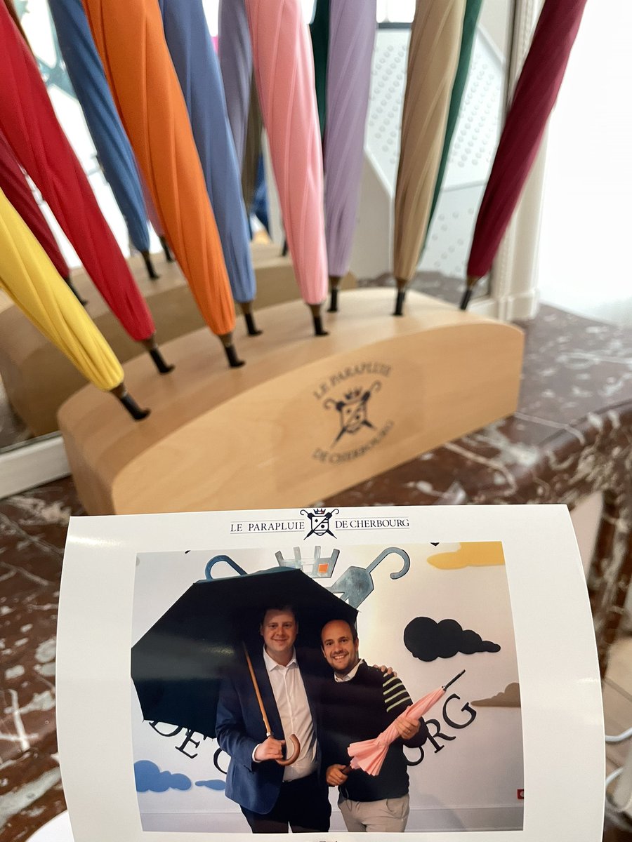 sebastienfagnen's tweet photo. La Manufacture @LeCherbourg inaugure aujourd’hui son nouveau musée. Il retrace l’aventure familiale et commerciale des Yvon et l’audace de Jean-Pierre. Son fils Charles a superbement repris le flambeau de cette marque iconique de la @VilleCherbourg. Une réussite ! #Commerce https://t.co/m2fUcHUXoS