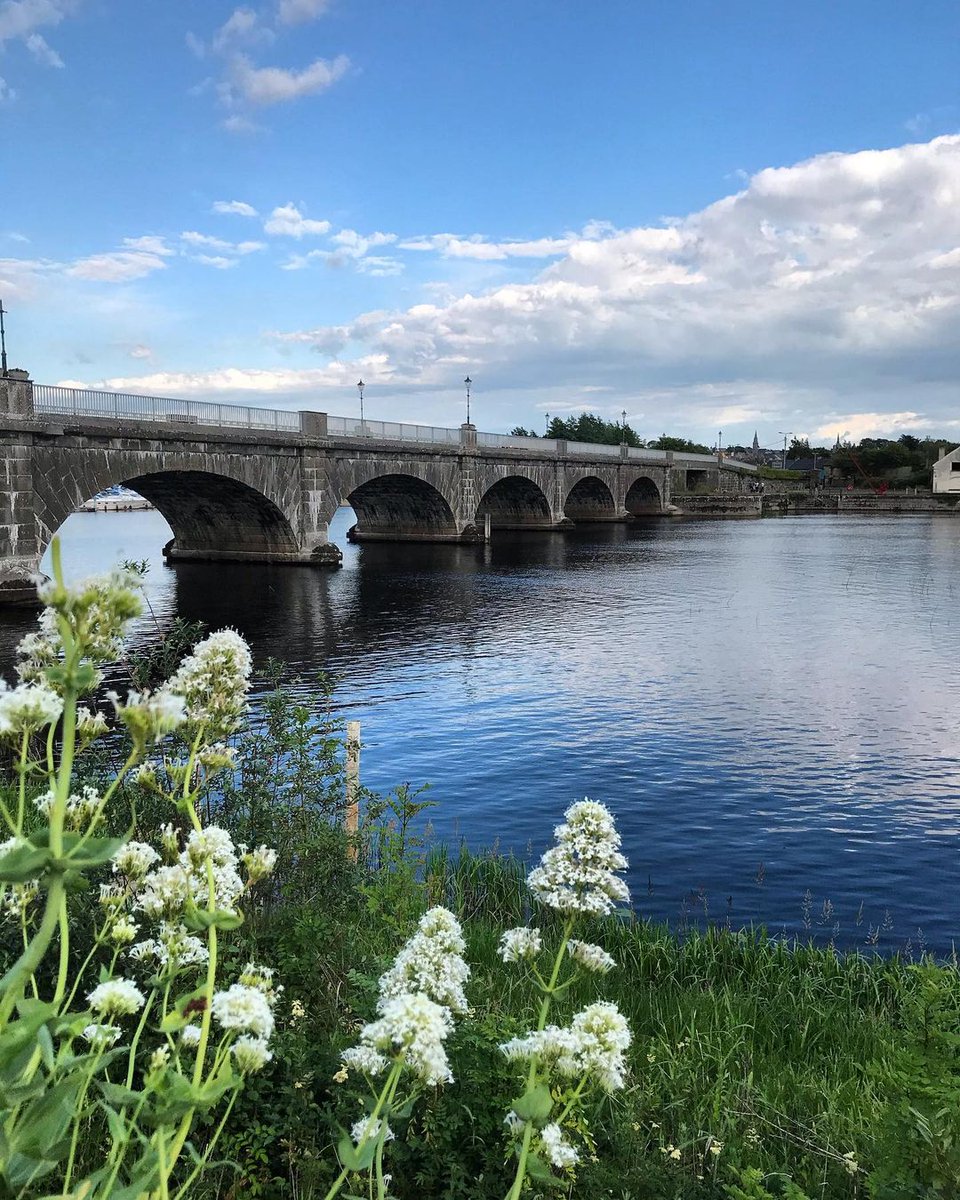 Take to the #Shannon with Silver Line Cruisers 🚤

Managing Director Barbara recommends cruising from #Banagher to #Clonmacnoise to experience some of the most important monastic sites in Ireland ✟

📸 silverlinecruisers [IG]
📸 magdainireland7 [IG]
📸 ourvantasticfamily [IG]