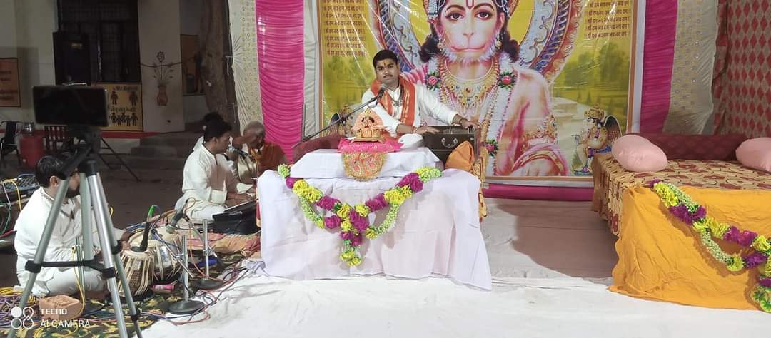 आज हमारे गांव सड़वलिया में सरस संगीत मयी श्रीराम कथा का शुभारंभ हुआ
गिरजेश दास जी महाराज हनुमान गाढी पोखरा कप्तान गंज वशिष्ठ नगर (बस्ती)