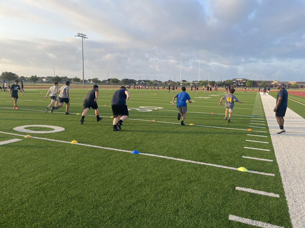 Coach_Herbst's tweet photo. Another beautiful morning at SAC Camp!
Finishing the week strong!
Day 4
⚽️🎾🏀🏐🏈⚾️🥎🤼♀️🏊♂️🤽♀️
#CampsatRanch22
#SpreadtheBlue
#AEF https://t.co/u379YtC79w