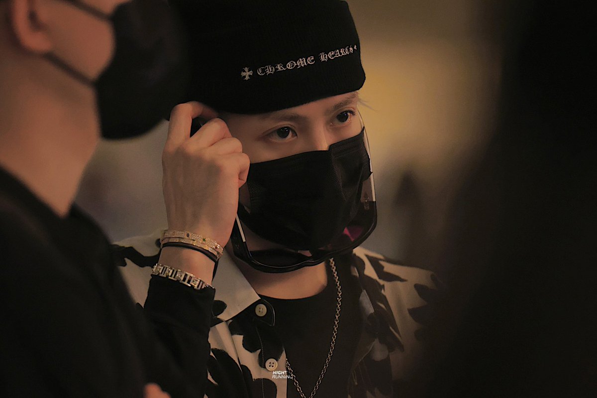 wanggallery's tweet photo. puppy eyes https://t.co/ZivTRdiYYQ