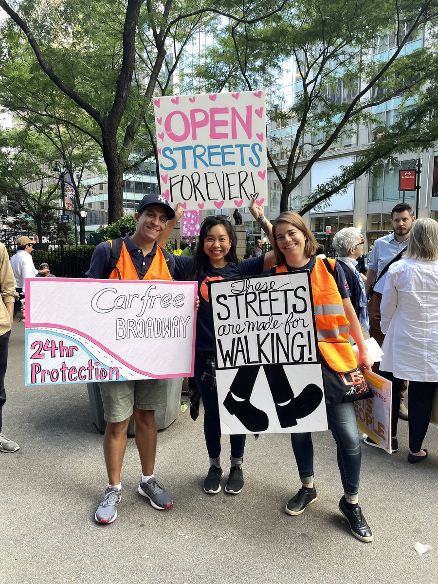 KathyParkPrice's tweet photo. Huge shout out to @TransAlt’s Manhattan organizer @anna_ms84 for doing annamazing job prepping a last minute action and leading tonight’s rally and march with TA staff, volunteers and the public.
We marched to end traffic violence and #openbroadway. https://t.co/LBUF99vD08