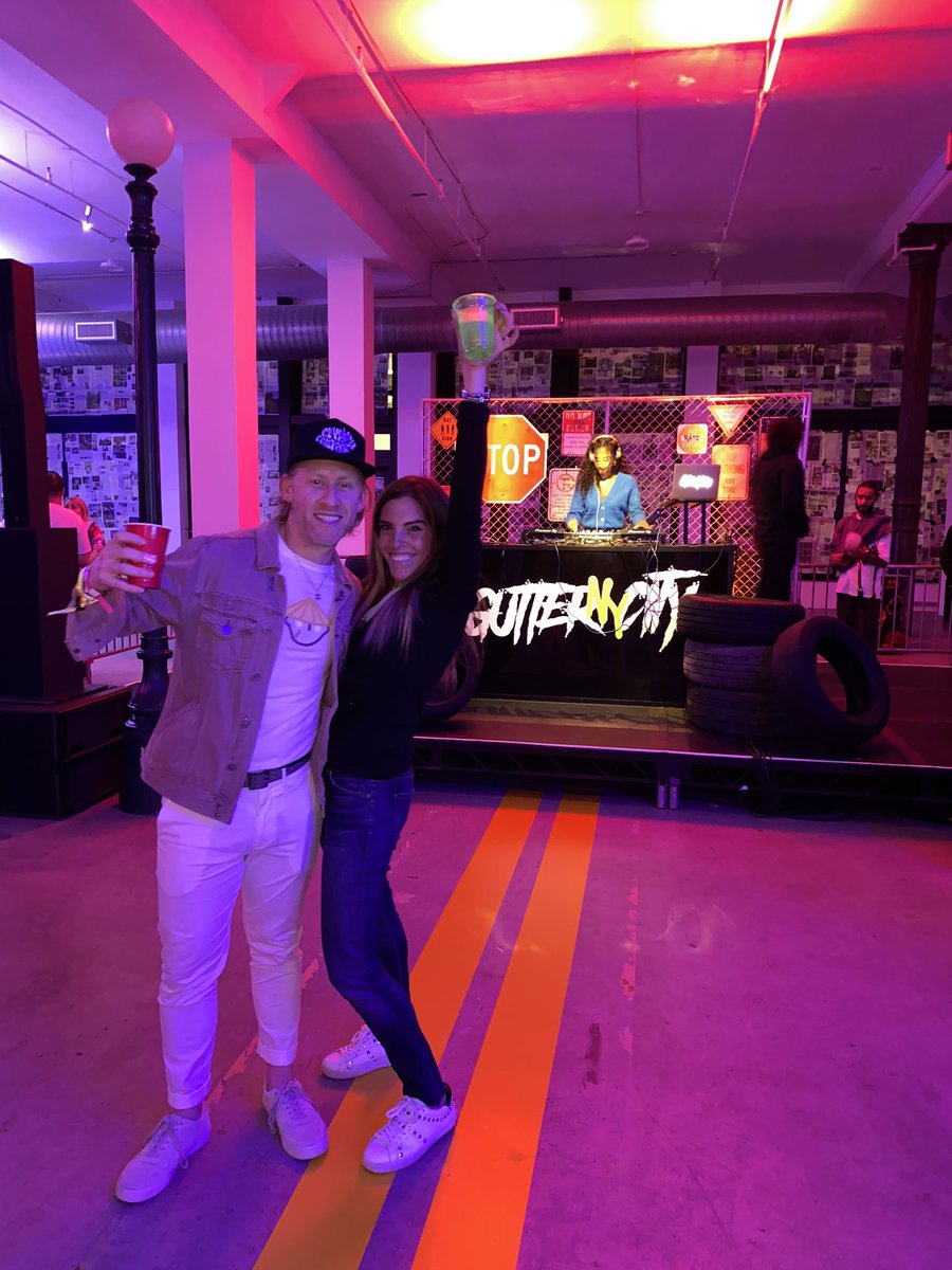 bluekittylemon's tweet photo. This is the dream.. cats have taken over @GutterCatGang knows how to throw a party and I am a #swagmonster. @MichaelRippelooks like a natural holding a cat 🤷🏼‍♀️. #catdaddy #NFTparty #NFTNYC2022 #NFTNYC #welovethecats #cryptoinfluencer #buckethat https://t.co/Z0TqOuZbTt