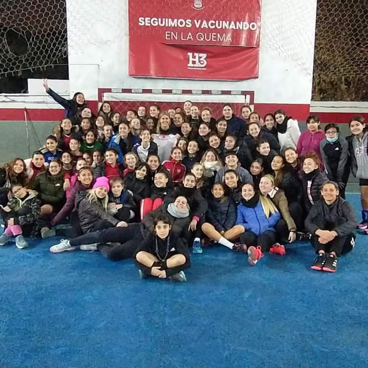 🎈 #Huracán 
🤾‍♀️#Handball 
😎 El <a href="/HBALONMANO/">HURACAN HANDBALL</a> tuvo el honor de recibir a la gran Elke Karsten (<a href="/elkekarsten/">Elke Karsten</a>) jugadora de <a href="/lagarrahb/">La Garra Argentina</a>. 👏👏👏👏👏👏👏👏👏👏👏👏👏👏👏🎈🎈🎈🎈🎈🤾‍♀️🎈🎈
📸 <a href="/HBALONMANO/">HURACAN HANDBALL</a>