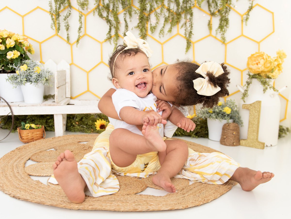 Stephroughvv's tweet photo. I remember when I found out I was having my second daughter &amp; I was bummed cause I wanted a boy.. but the more I thought of 2 girls the more I fell in love with it! The matching outfits, the sister bond, etc. &amp; they are truly besties. God knew exactly what he was doing 👯‍♀️♥️ https://t.co/aF6oS5qbK7