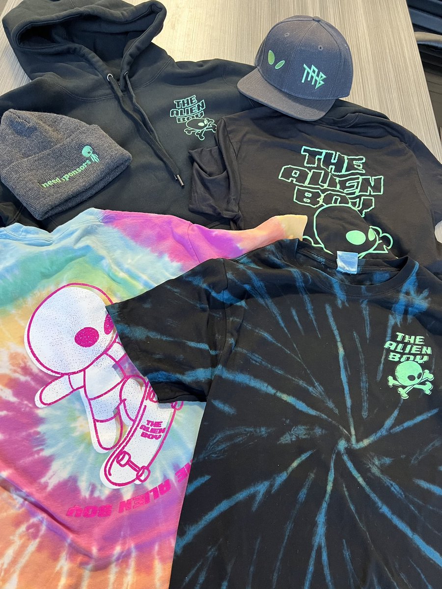 TheAlienBoyINV's tweet photo. Nice to see the new merch spotted at #NFTNYC2022

The NFT redeemable for the merch is available here:
https://t.co/aEERbbAAUC

3 piece and 4 piece sets shown in the NFT images

Only S, M &amp; L remain
Check below thread for link by size 👇 https://t.co/2ZZly05Azf