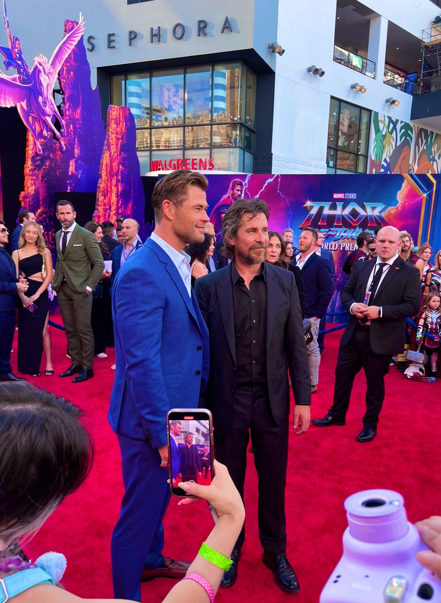 RT @asadayaz: #Thor and #Gorr at the World Premiere of #ThorLoveAndThunder https://t.co/q14tnAPKB2