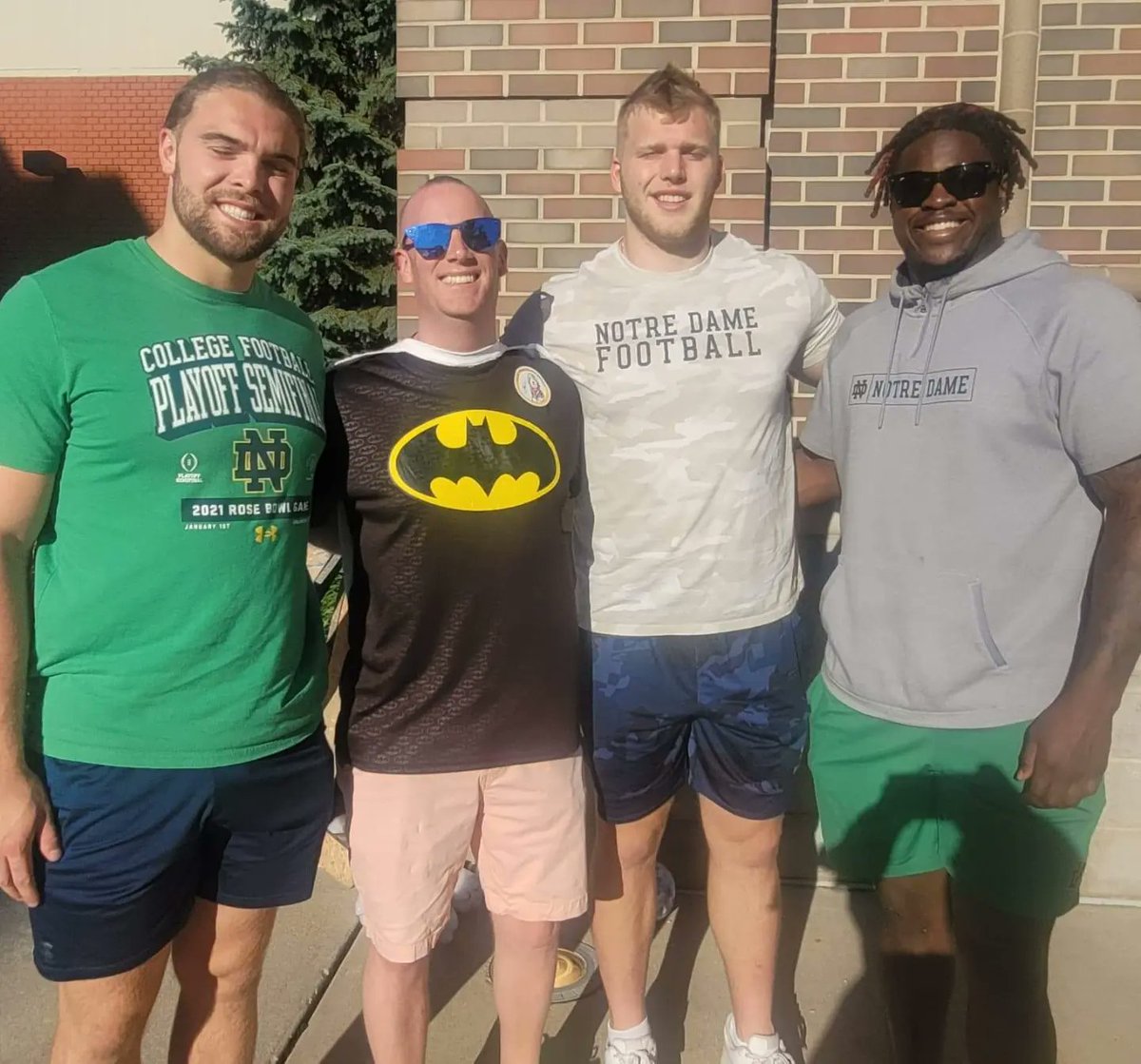 BigPermRadio's tweet photo. Notre Dame Football in the house at Family Night at #Roofsit! 🏈 I'm the tall one! 🤣😂 https://t.co/3AEk8nkbnH