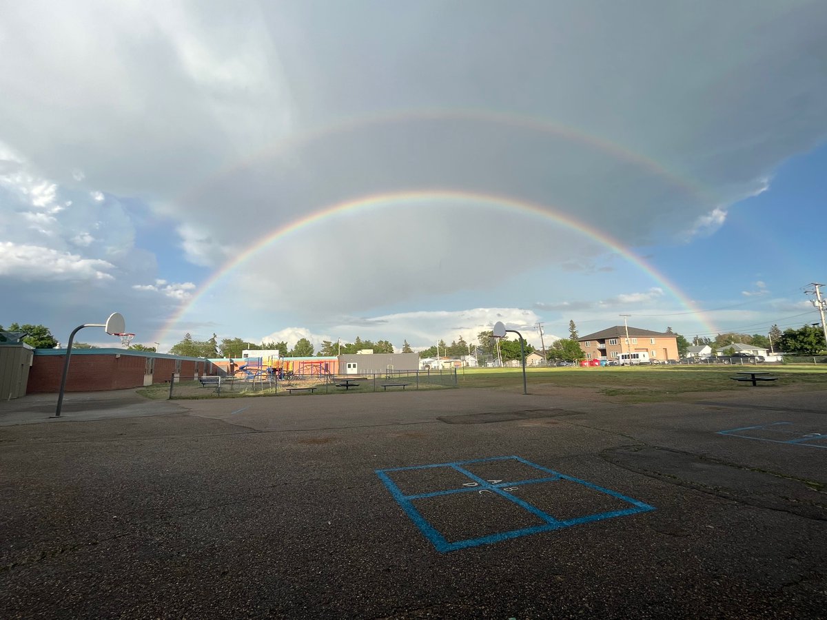 shel2teach's tweet photo. I walked out of the school to this beautiful view! #God’spromises @RCSD_No81 @StAugustineRCSD https://t.co/FmgkcmauW1