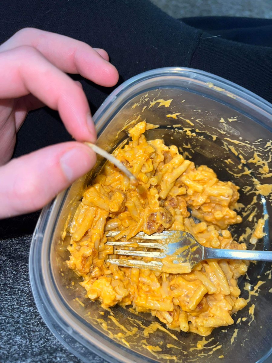 G317Jay's tweet photo. Come on @TysonFoods found a small bone in my buddies boneless chicken bites. He made buffalo Mac and cheese with Tyson boneless chicken bites and found a bone it the chicken. @TysonFoods https://t.co/FdpIe9ZKs8