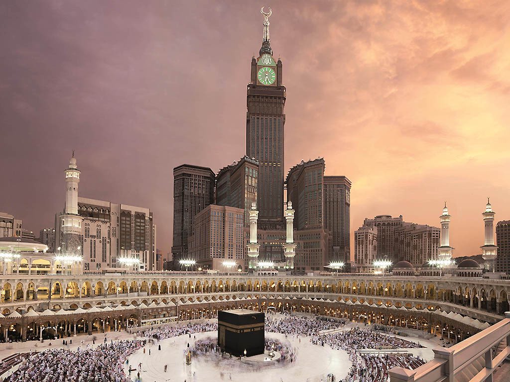 YusurAlBahrani's tweet photo. Saudi authorities through this and past century erased and demolished historical Islamic sites. Skyscrapers and hotels surround the Holy Mosque. What’s next? It’s not their right to erase history of a billion of Muslims around the world. 
 #HajjIsNotSafe #Hajj2022 https://t.co/JBUkLJa60V