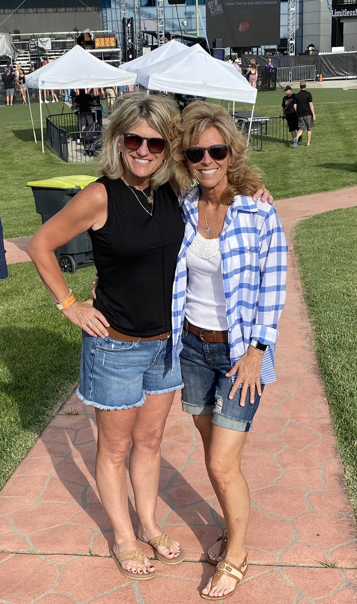 KayeAKennedy's tweet photo. Ready to see Jon Pardi at the Stir Concert Cove with my best friend since kindergarten! @kasmd14 #lovesummer https://t.co/PyS6kmIpdi
