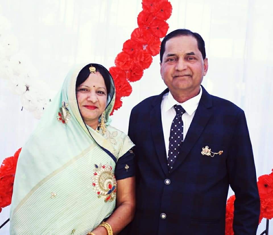 ModiPushpendra's tweet image. परंपराओं के साथ अपने वैवाहिक जीवन के  सुखद 31 वर्ष पूर्ण किए ,अहोभाग्य इस वर्ष बड़े बाबा भगवान आदिनाथ जी की छ्त्रछाया मे छोटे बाबा आचार्य विद्यासागर जी महाराज ससंध  का परम सानिद्ध कुंडलपुर में मिला वह अविस्मरणीय सानिद्ध  हमें हर क्षण  ऊर्जा प्रदान कर रहे है,