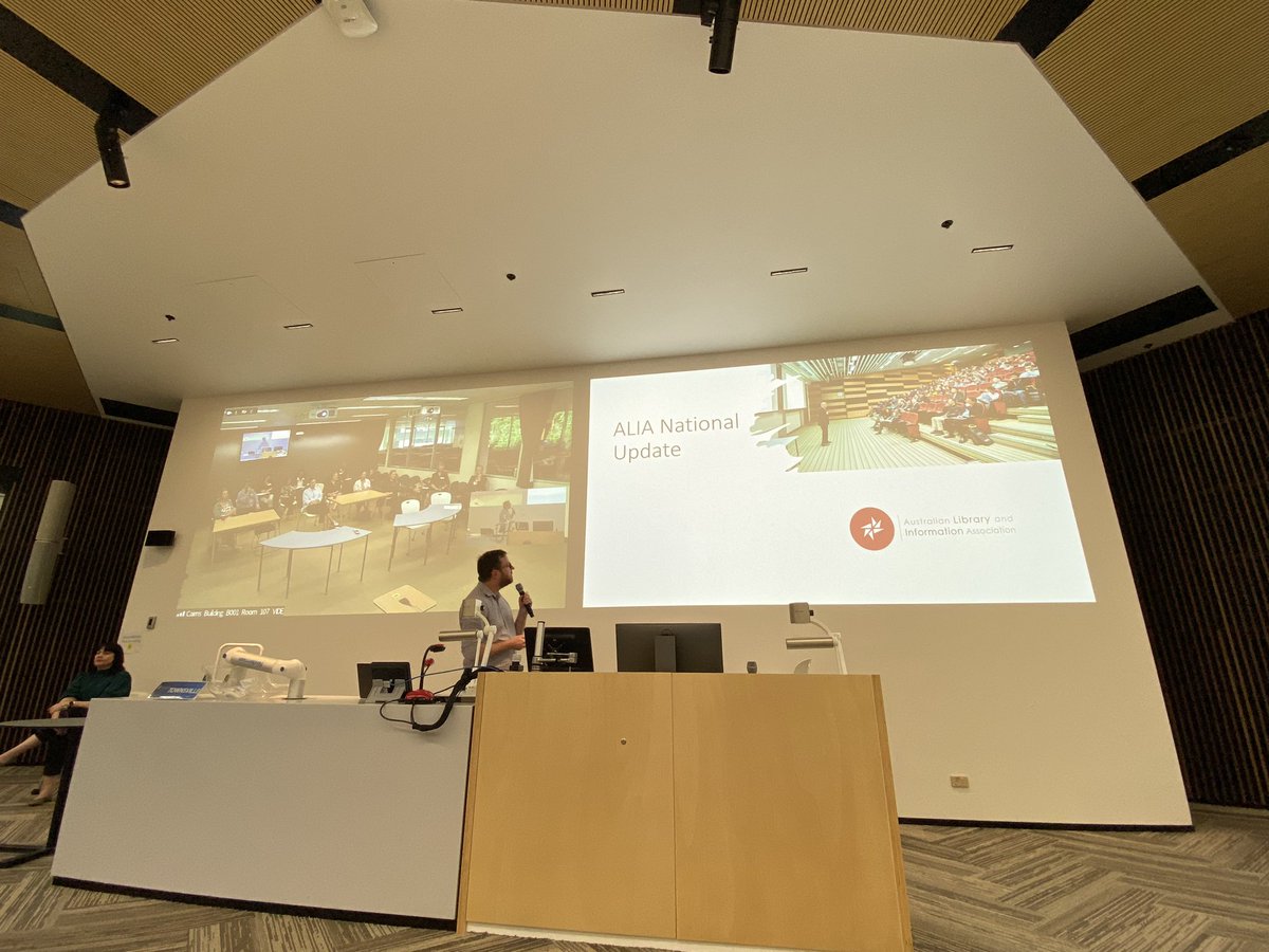 #TropicALIA Reset and Reconnect PD day, thanks to <a href="/JCULibrary/">JCU Library</a> and <a href="/ALIANational/">ALIA</a> Here is ALIA Qld Manager <a href="/saharris29/">saharr1s</a> giving an update from the ALIA national conference