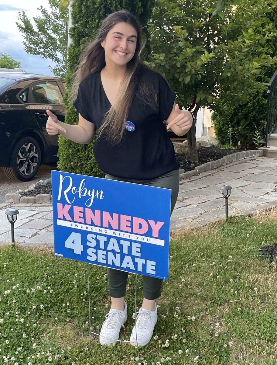 snzoghbi's tweet photo. Excited to put up my @robyn4senate sign today! https://t.co/pYFbgHfLR2