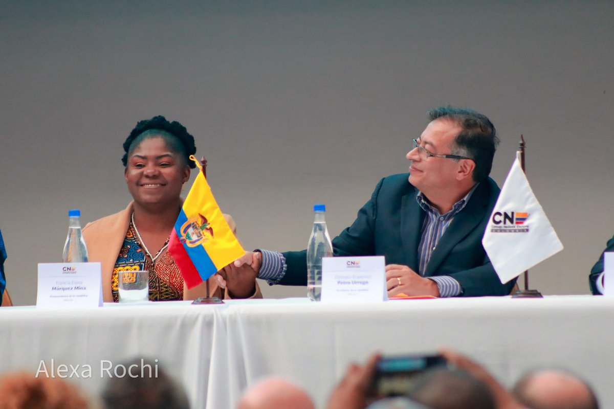 FranciaMarquezM's tweet image. Hoy recibimos la credencial de vicepresidenta. Cumpliremos el compromiso con nuestro pueblo. ✊🇨🇴💪❤️