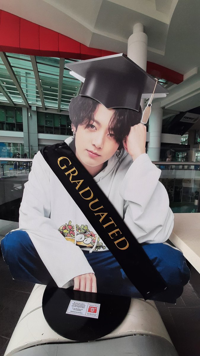 dumpling_alien's tweet photo. sunway campus jungkook leaving soon ;-; https://t.co/sKEKzDLMla